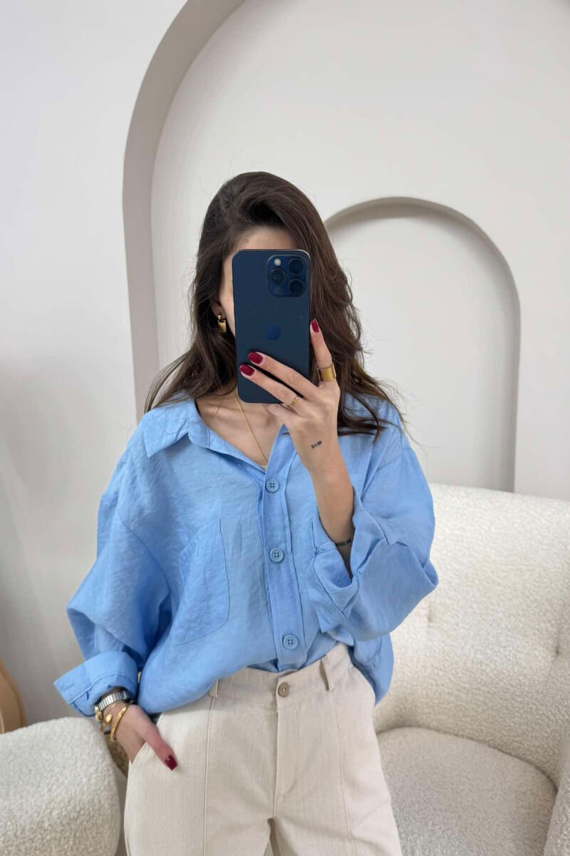 KËMISHË NJË NGJYRËSHE E THJESHTË PËR FEMRA NË NGJYRËN BLU E ZBARDHUR - 2
