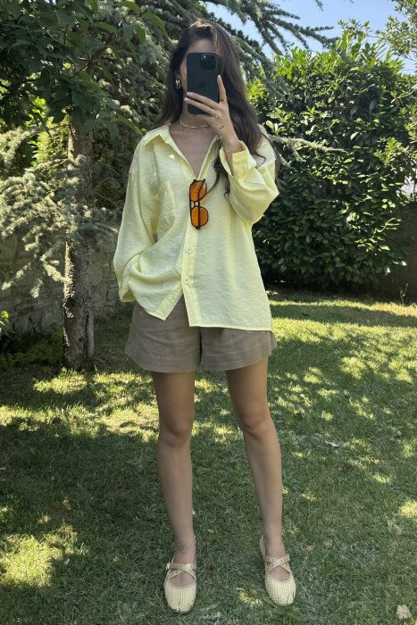 KËMISHË NJË NGJYRËSHE E THJESHTË PËR FEMRA NË NGJYRËN E VERDHË - 2