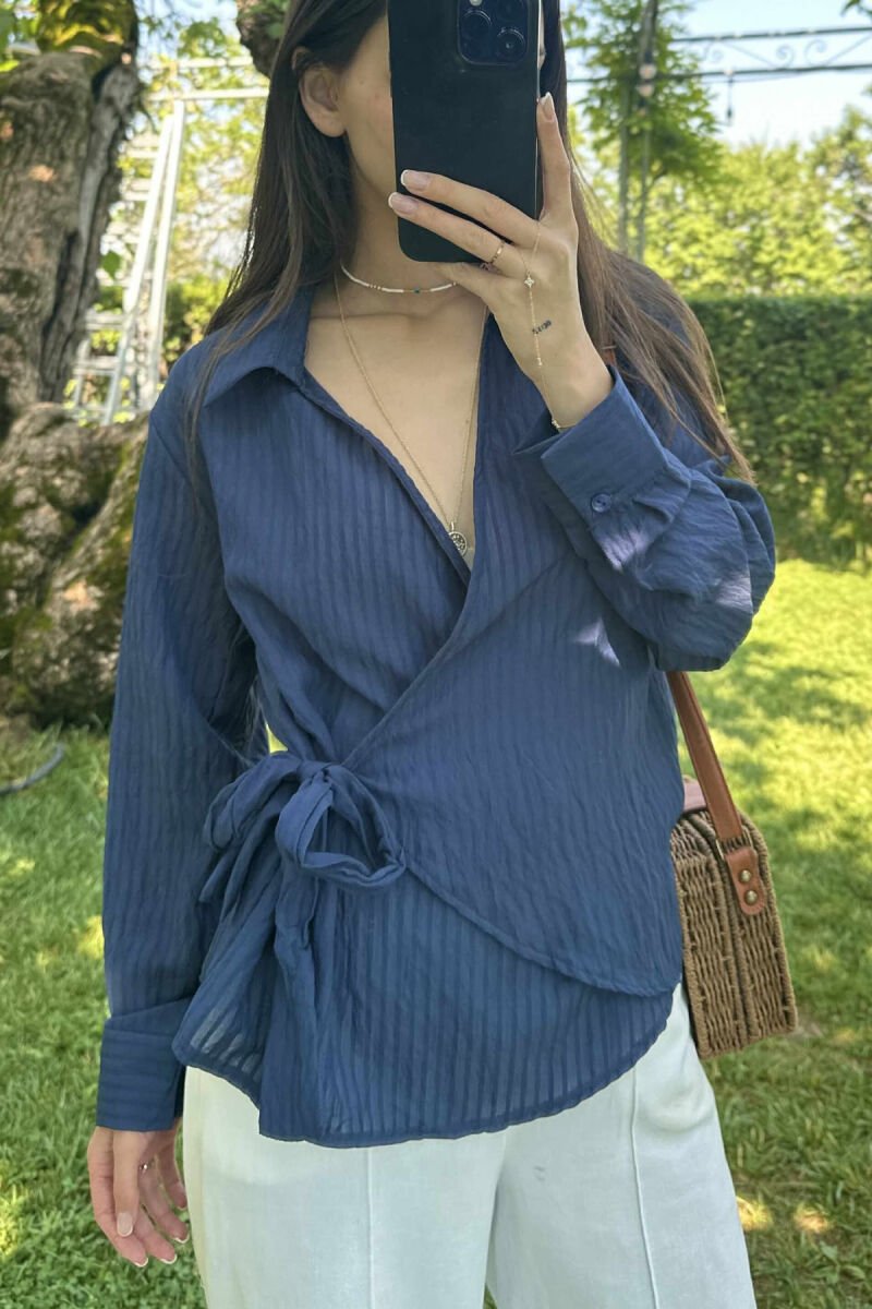KËMISHË NJË NGJYRËSHE ME DETAJIN E LIDHSEVE PËR FEMRA NË NGJYRËN BLU E ERRËT - 3
