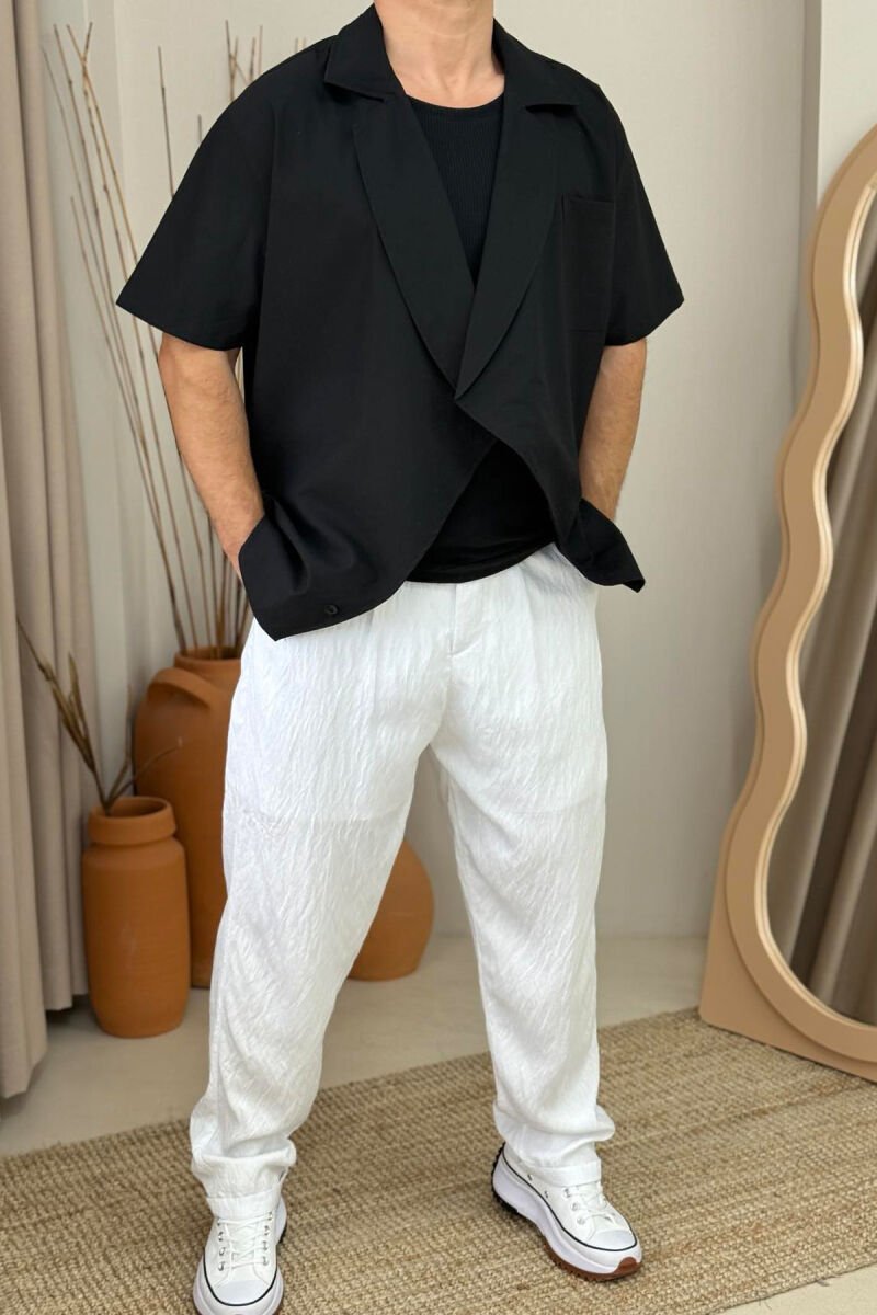 KËMISHË NJËNGJYRËSHE ME DETAJIN E XHEPIT PËR MESHKUJ NË NGJYRËN E ZEZË - 1