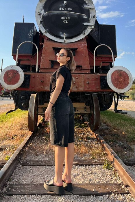 KNEE LENGTH SIMPLE WOMEN SHORTS DARK GREY/GEE - 3