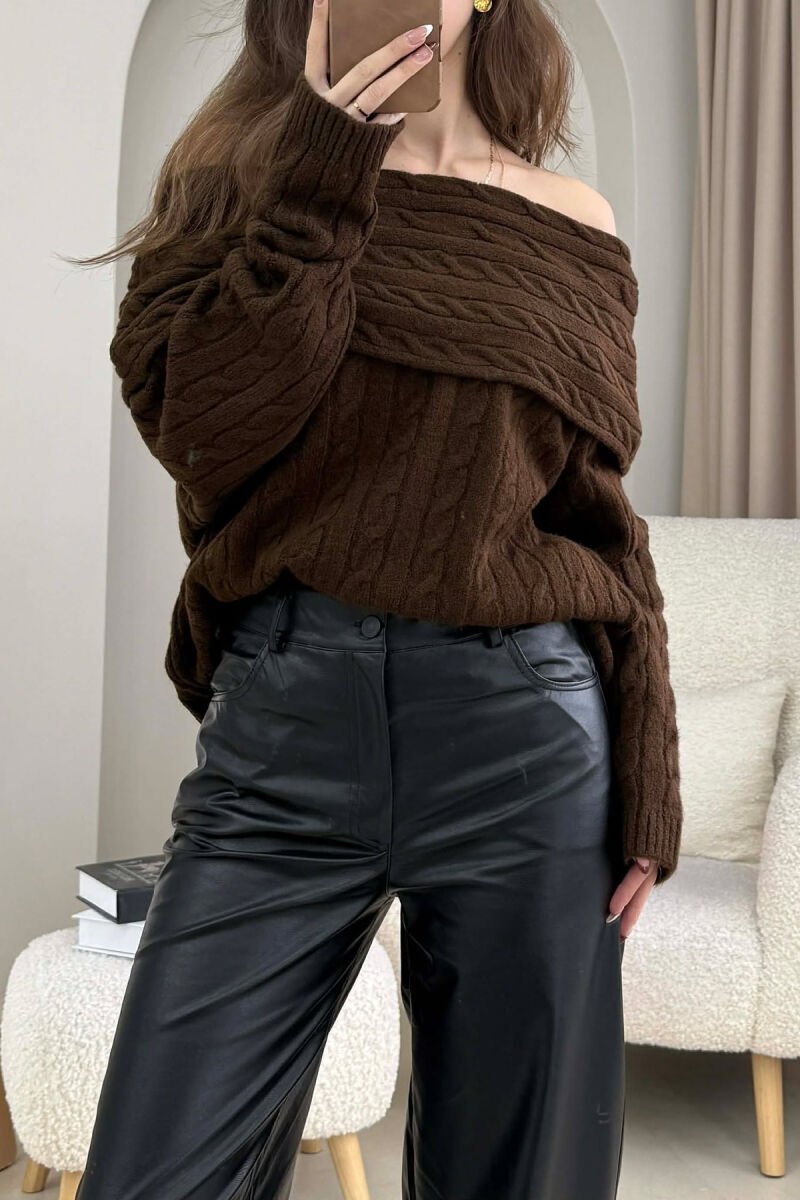 KNITTED OFF SHOULDER ONE COLOR WOMEN SWEATER BROWN/KAFE - 4