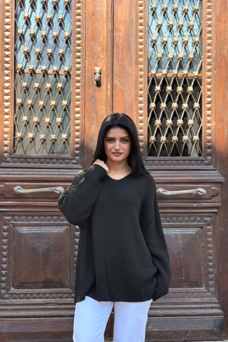 KNITTED ONE COLOR POLO V NECK WOMEN SWEATER BLACK/ E ZEZE - KLAUDIO FASHION