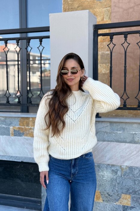 KNITTED ONE COLOR ROUND NECK WOMEN SWEATER CREAM/KREM - KLAUDIO FASHION