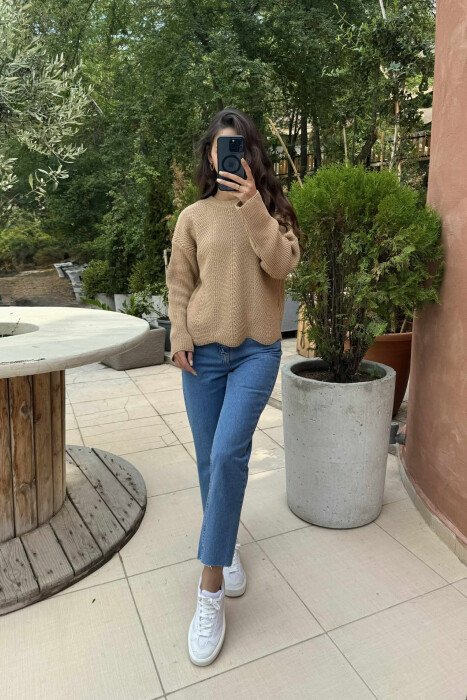 KNITTED ONE COLOR SIMPLE WOMEN SWEATER LIGHT BROWN/KAZB 