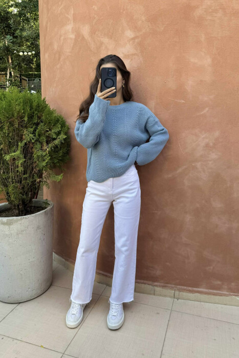 KNITTED ONE COLOR SIMPLE WOMEN SWEATER LIGHTBLUE/BZ - 2