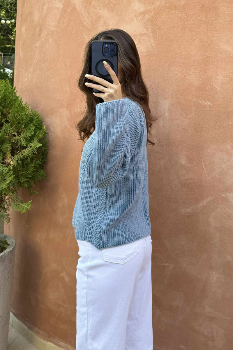 KNITTED ONE COLOR SIMPLE WOMEN SWEATER LIGHTBLUE/BZ - 4