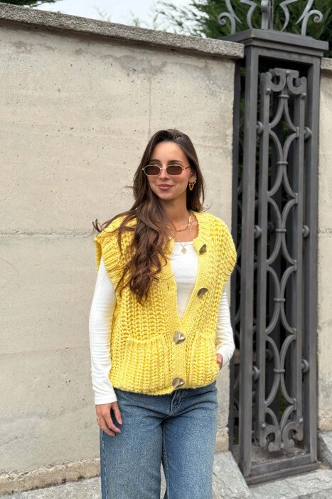 KNITTED ONE COLOR WOMEN VEST YELLOW/E VERDHE - KLAUDIO FASHION