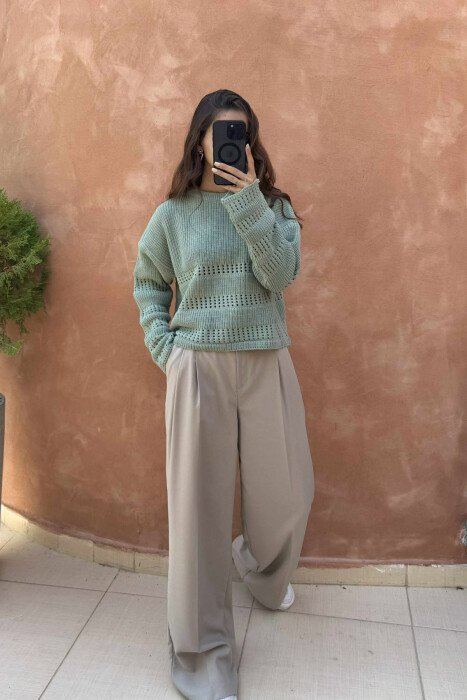 TRIKO E THURUR E THJESHTË ME JAKË TË RRUMBULLAKËT PËR FEMRA NË NGJYRËN MENTE - KLAUDIO FASHION