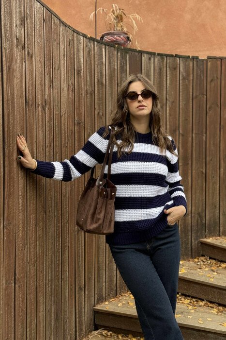 KNITTED STRIPE DESIGN ROUND NECK WOMEN SWEATER DARK BLUE/BEE - 1