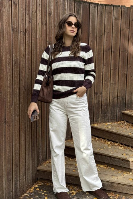 KNITTED STRIPE DESIGN ROUND NECK WOMEN SWEATER DARK BROWN/KAE - 1