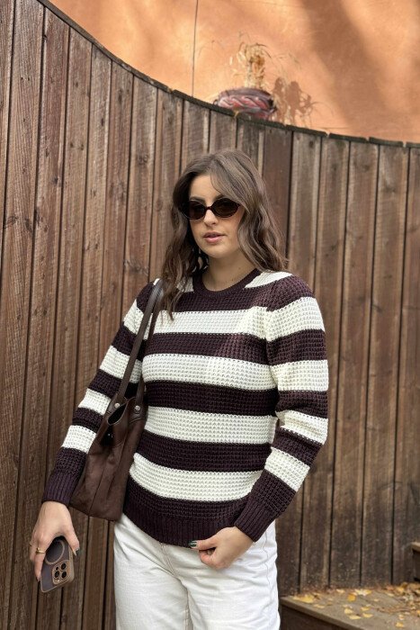 KNITTED STRIPE DESIGN ROUND NECK WOMEN SWEATER DARK BROWN/KAE - 2