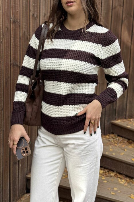 KNITTED STRIPE DESIGN ROUND NECK WOMEN SWEATER DARK BROWN/KAE - 3