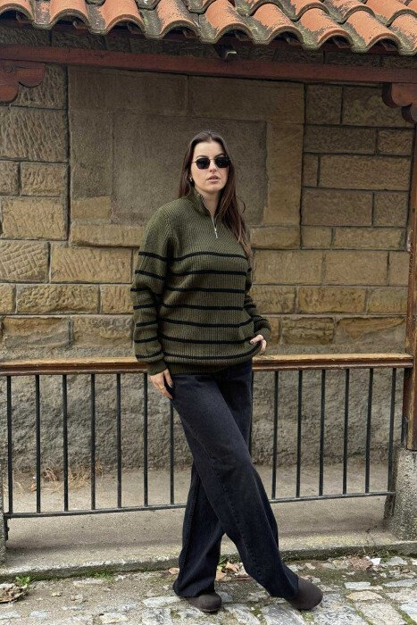 KNITTED ZIPER NECK WOMEN SWEATER WITH BLACK HORIZONTAL LINES GREEN/JESHILE - 4