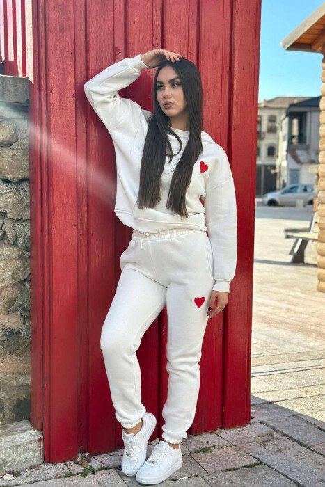 KOSTUM BLUZË DHE TUTA ME LOGON E NJË ZEMRE PËR FEMRA NË NGJYRËN E BARDHË - KLAUDIO FASHION