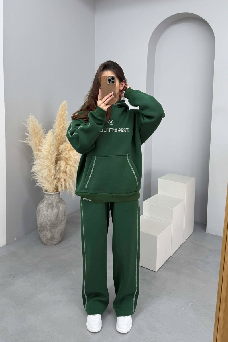 KOSTUM HOODIE ME SHKRIM NË PJESËN PARA+TUTA PËR FEMRA NË NGJYRË JESHILE - 2