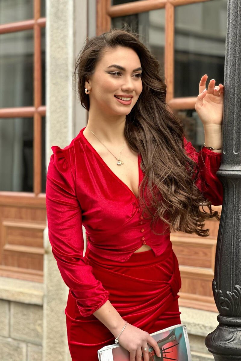 KOSTUM I THJESHTË VELVET PËR FEMRA NË NGJYRËN E KUQE - 3