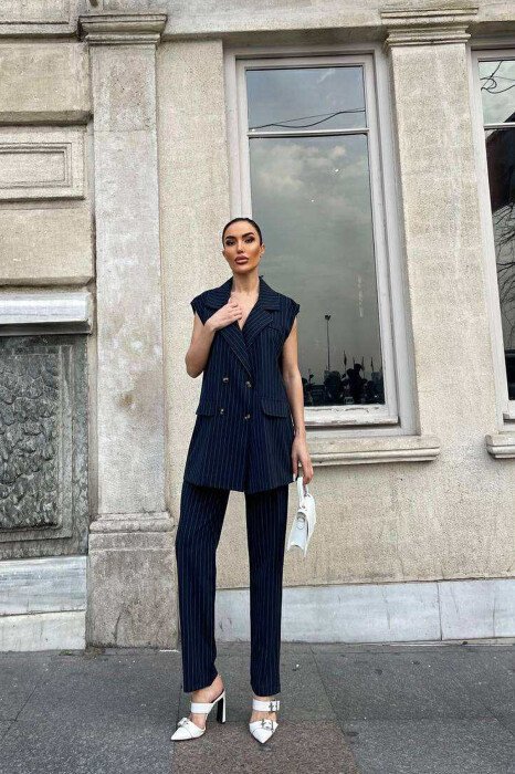 KOSTUM I THJESHTE NJË NGJYRËSH JELEK +PANTALLONA ME VIJA PËR FEMRA NË NGJYRËN BLU E ERRËT - 1