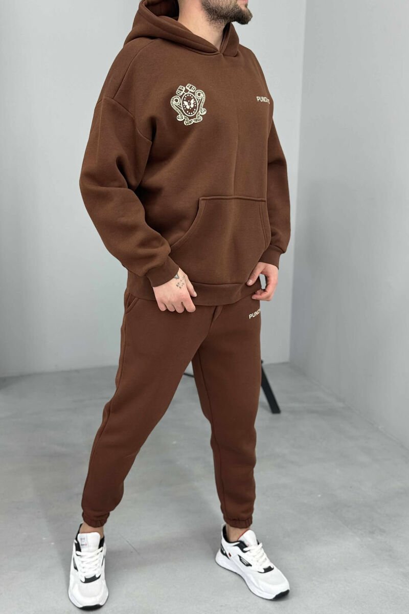 KOSTUM ME DIZJAN HOODIE+TUTA PËR MESHKUJ NË NGJYRË KAFE - 3