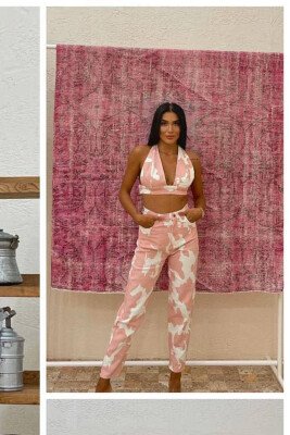 KOSTUM ME PANTALLONA DHE CROP PËR FEMRA NË NGJYRËN PUDËR - KLAUDIO FASHION