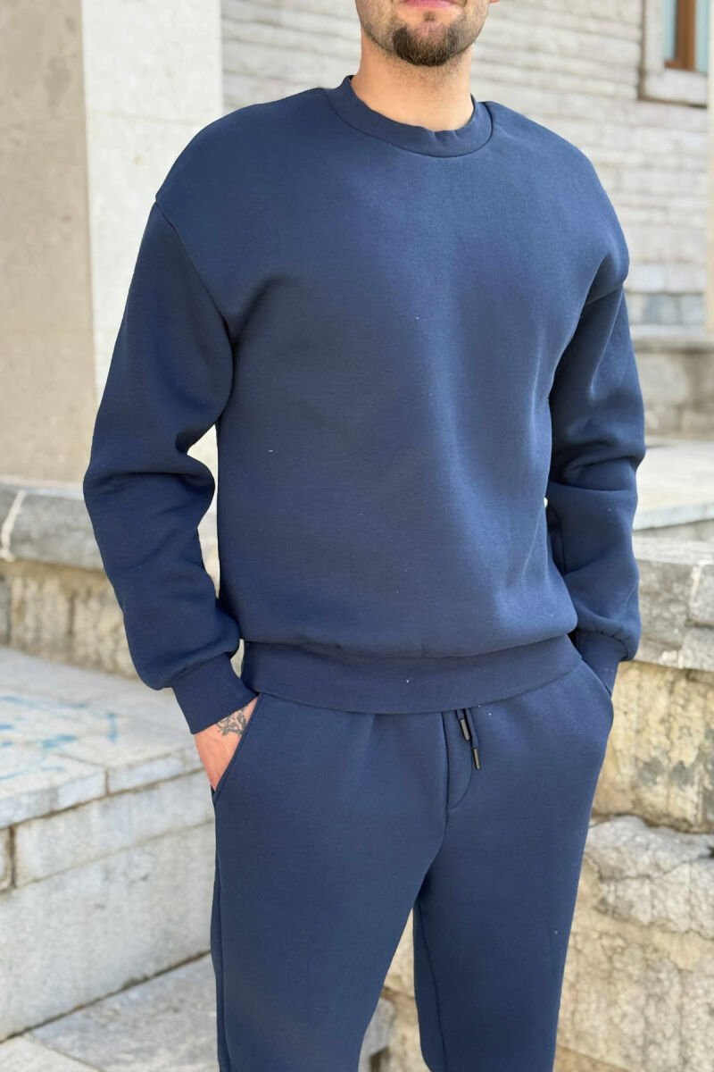 KOSTUM ME PUSH BLUZË ME JAKË TË RRUMBULLAKËT+TUTA PËR MESHKUJ NË NGJYRË BLU TË ERRËT - 2