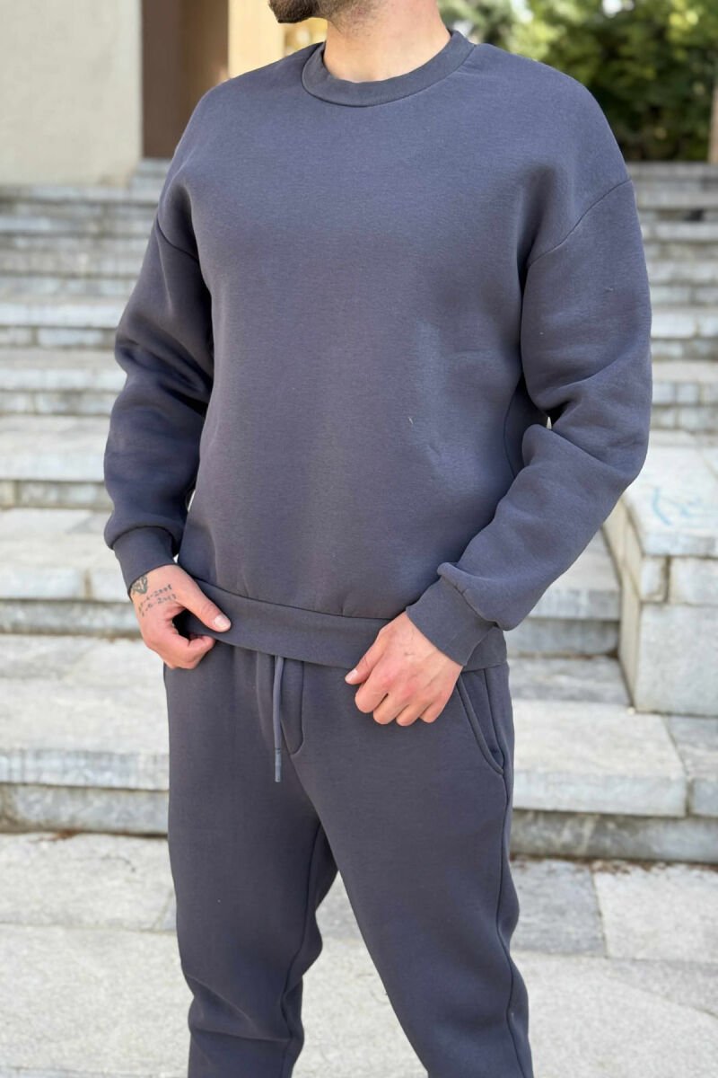 KOSTUM ME PUSH BLUZË ME JAKË TË RRUMBULLAKËT+TUTA PËR MESHKUJ NË NGJYRË GRI HEKURI - 2