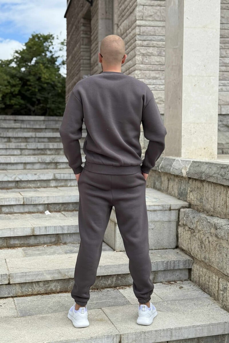 KOSTUM ME PUSH BLUZË ME JAKË TË RRUMBULLAKËT+TUTA PËR MESHKUJ NË NGJYRË GRI TË ERRËT - 5