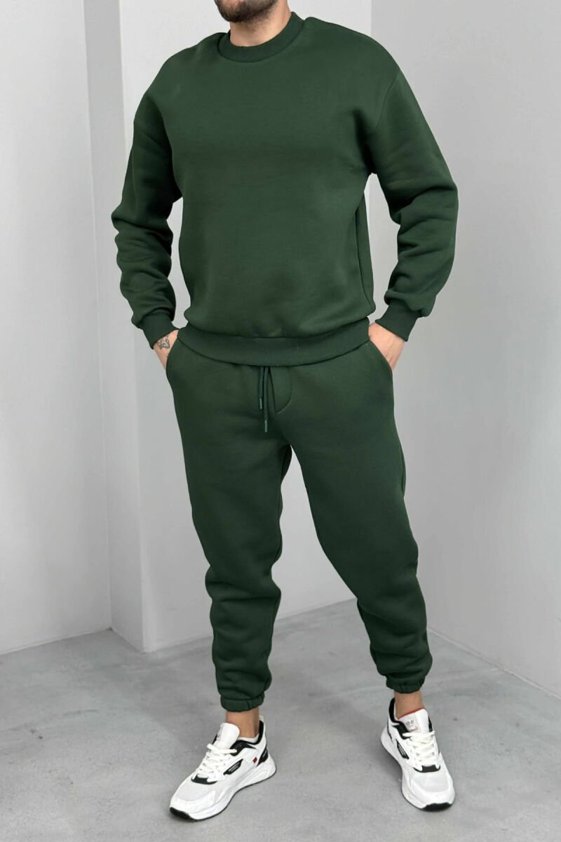 KOSTUM ME PUSH BLUZË ME JAKË TË RRUMBULLAKËT+TUTA PËR MESHKUJ NË NGJYRË JESHILE PYLLI - 1