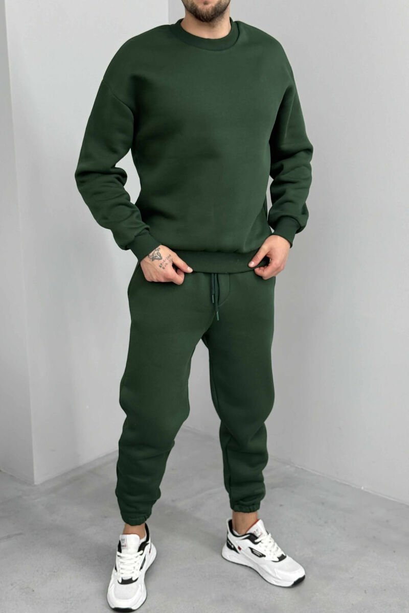 KOSTUM ME PUSH BLUZË ME JAKË TË RRUMBULLAKËT+TUTA PËR MESHKUJ NË NGJYRË JESHILE PYLLI - 4