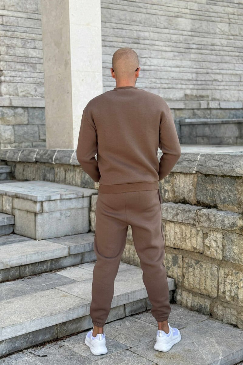 KOSTUM ME PUSH BLUZË ME JAKË TË RRUMBULLAKËT+TUTA PËR MESHKUJ NË NGJYRË KAFE TË ZBARDHUR - 5