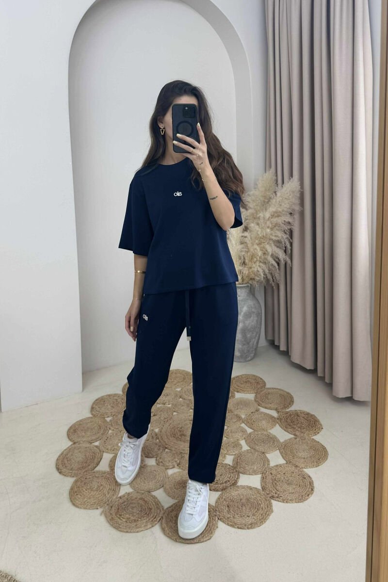 KOSTUM ME SHKRIM ALO T-SHIRT+TUTA PËR FEMRA NË NGJYRËN BLU TË ERRËT - 1