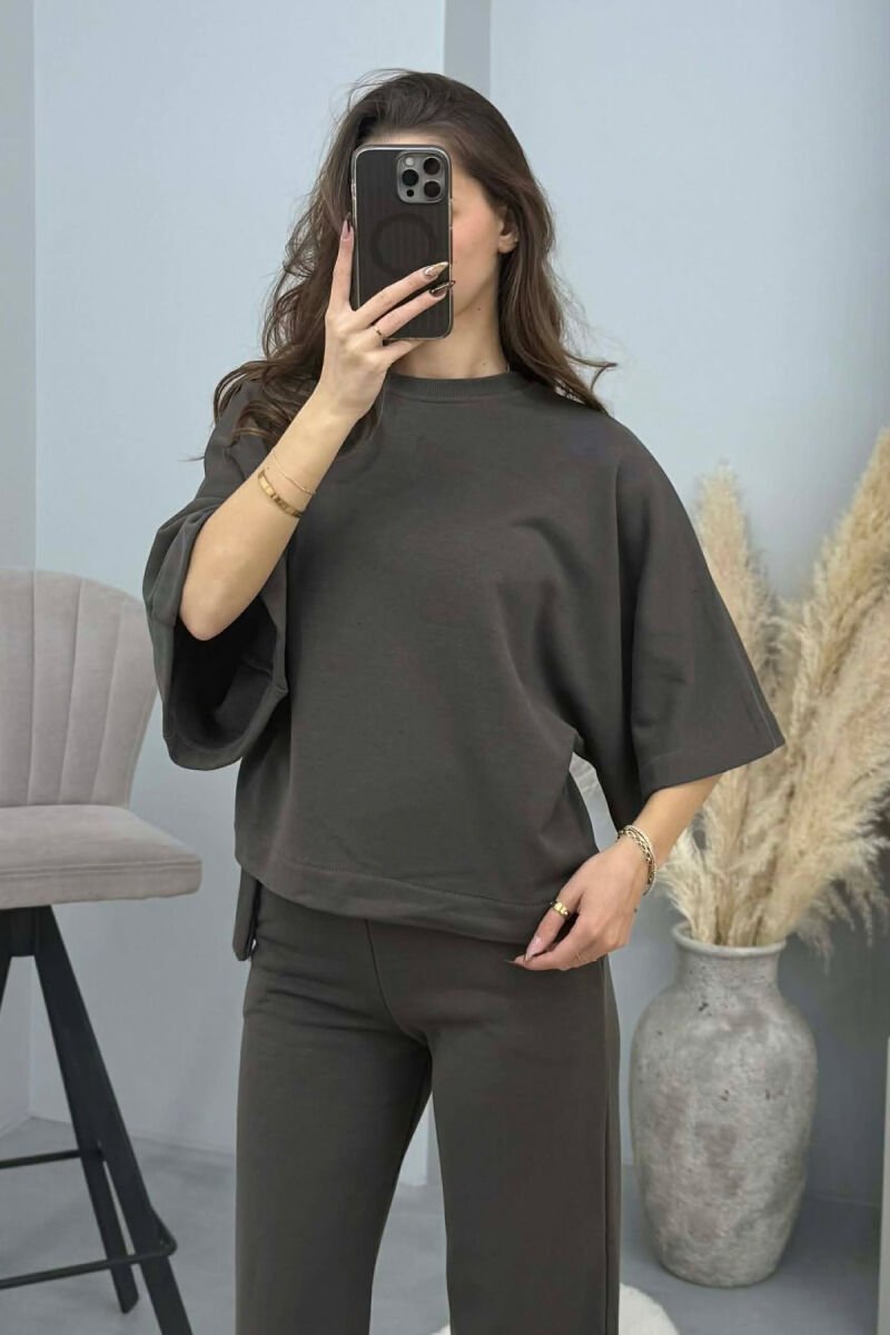 KOSTUM NJE NGJYRESH BLUZE+TUTA PER FEMRA NE NGJYRE GRI TE ERRET - 3
