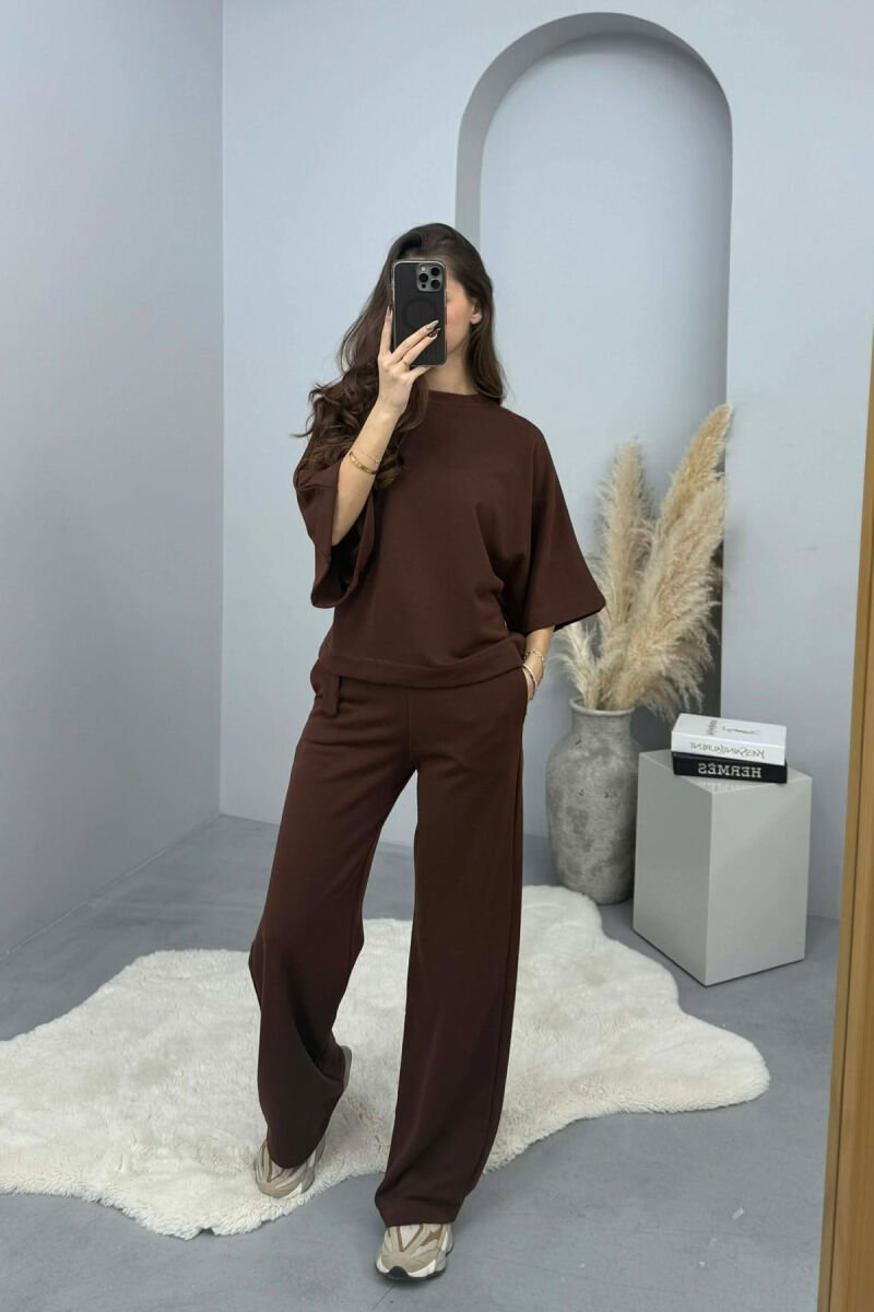 KOSTUM NJE NGJYRESH BLUZE+TUTA PER FEMRA NE NGJYRE KAFE - 1