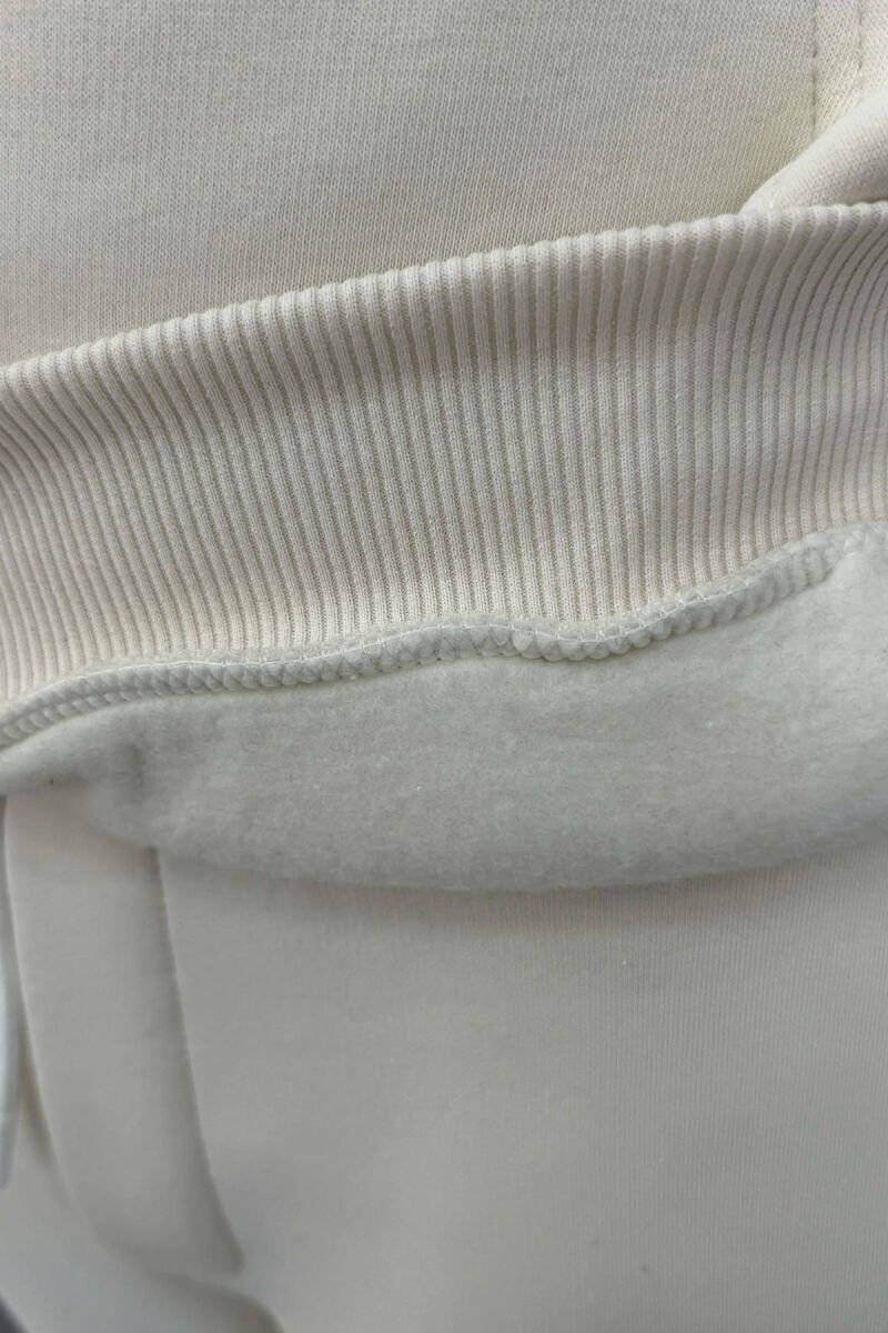 KOSTUM NJE NGJYRESH HOODIE ME SHKRIME + TUTA PER MESHKUJ NE NGJYRE TE BARDHE - 3