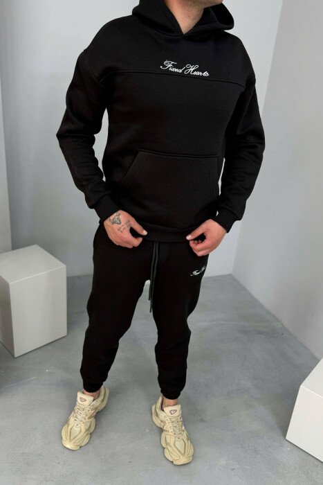 KOSTUM NJE NGJYRESH HOODIE ME SHKRIME + TUTA PER MESHKUJ NE NGJYRE TE ZEZE - 6
