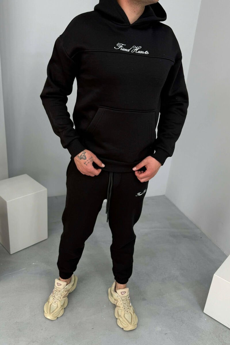 KOSTUM NJE NGJYRESH HOODIE ME SHKRIME + TUTA PER MESHKUJ NE NGJYRE TE ZEZE - 6