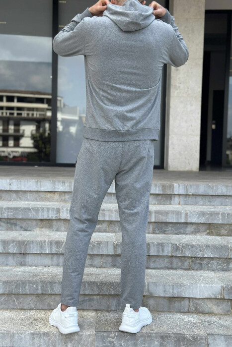 KOSTUM NJËNGJYRËSH HOODIE+TUTA PËR MESHKUJ NË NGJYRËN GRI - 2
