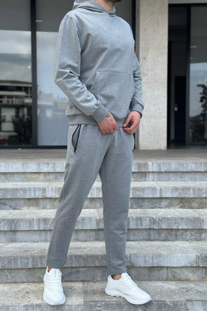 KOSTUM NJËNGJYRËSH HOODIE+TUTA PËR MESHKUJ NË NGJYRËN GRI - 5