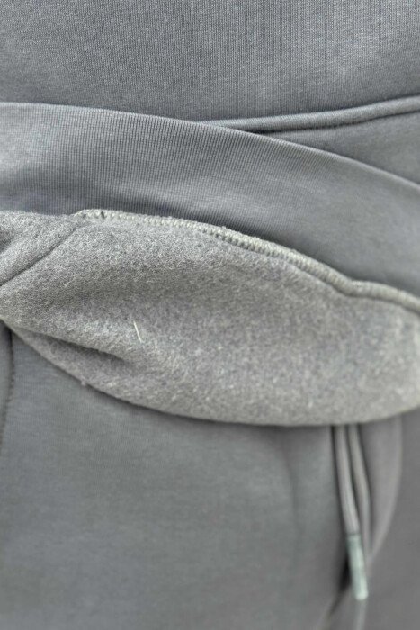 KOSTUM NJË NGJYRËSH ME PUSH HOODIE ME DIZAJN NË PJESËN E PASME+TUTA PËR MESHKUJ NË NGJYRË GRI TË ERRËT - 3