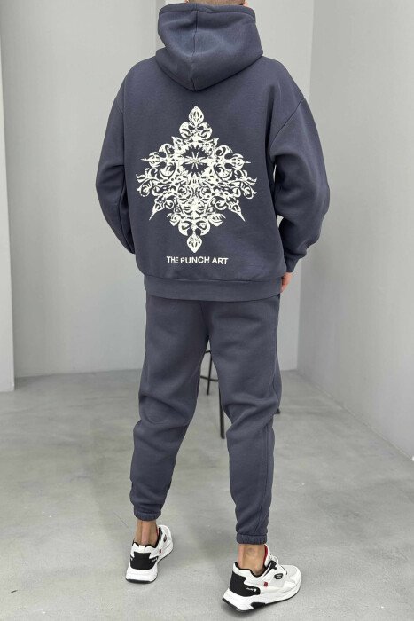 KOSTUM NJË NGJYRËSH ME PUSH HOODIE ME DIZAJN NË PJESËN E PASME+TUTA PËR MESHKUJ NË NGJYRË GRI TË ERRËT - 4