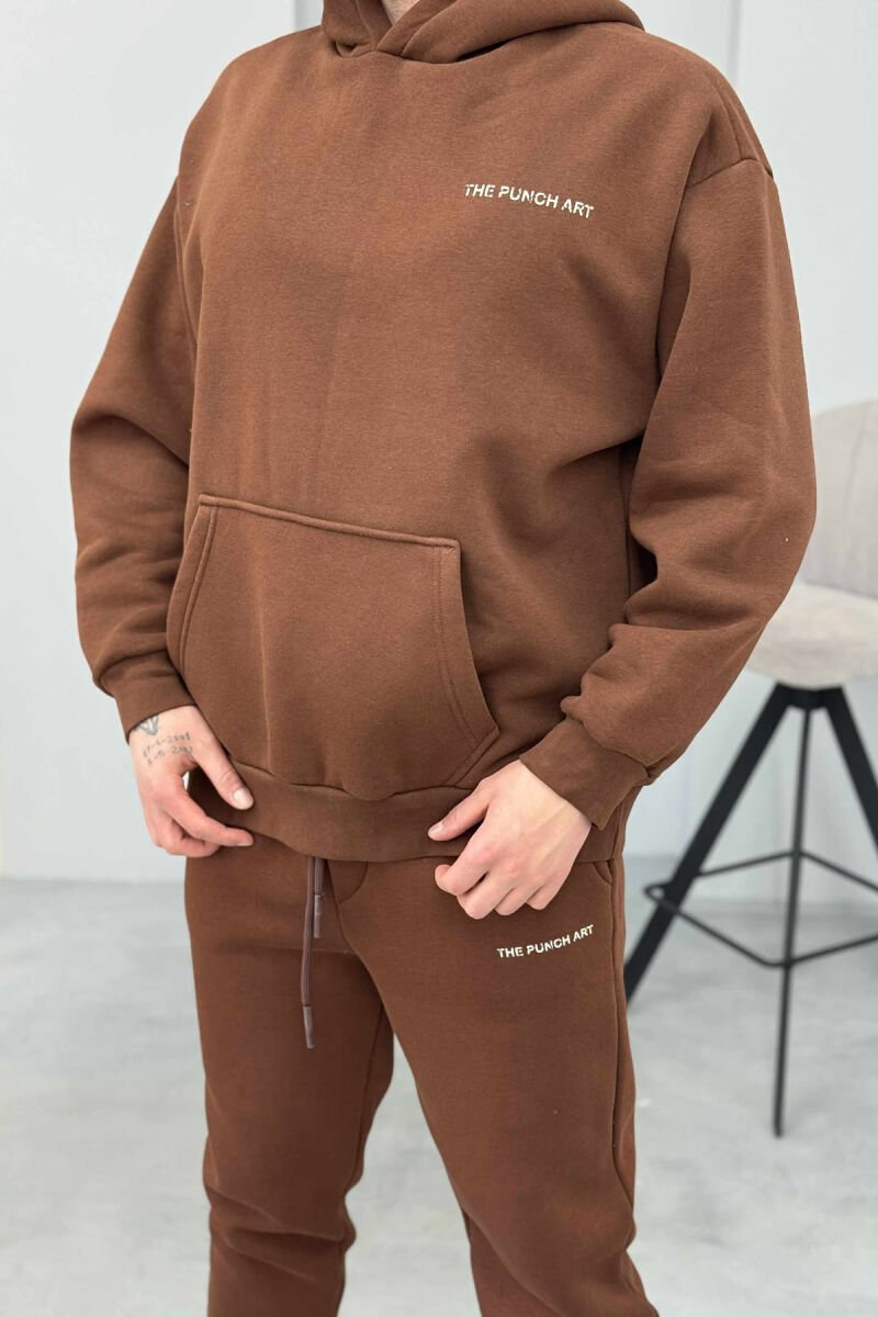 KOSTUM NJË NGJYRËSH ME PUSH HOODIE ME DIZAJN NË PJESËN E PASME+TUTA PËR MESHKUJ NË NGJYRË KAFE - 2