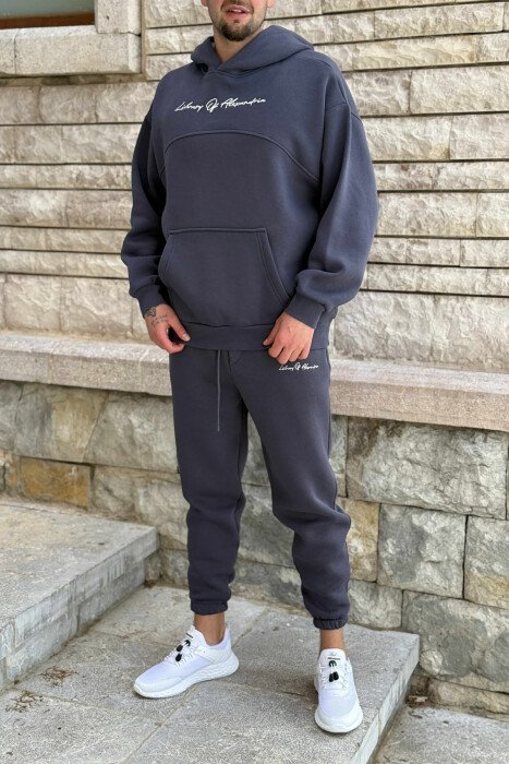 KOSTUM NJË NGJYRËSH ME PUSH HOODIE+TUTA PËR MESHKUJ NË NGJYRË GRI TË ERRËT - 4