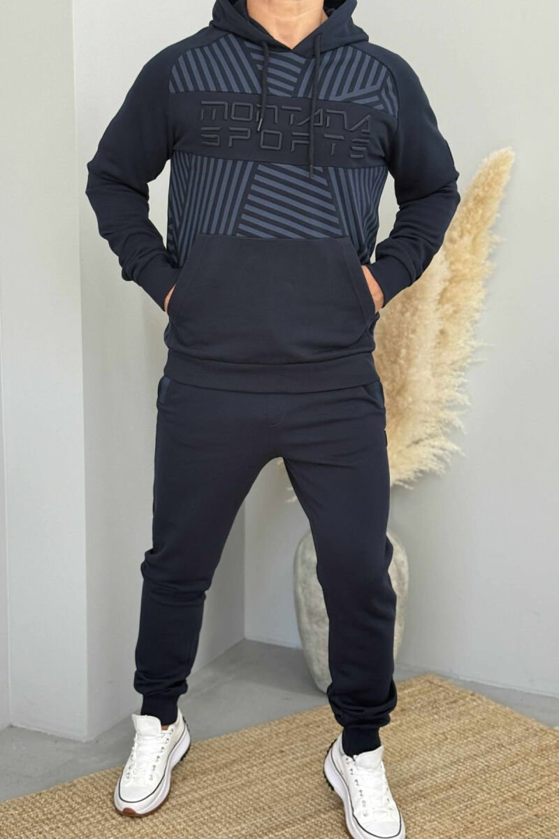 KOSTUM NJËNGJYRËSH HOODIE+TUTA PËR MESHKUJ NË NGJYRËN BLU TË ERRËT - 1