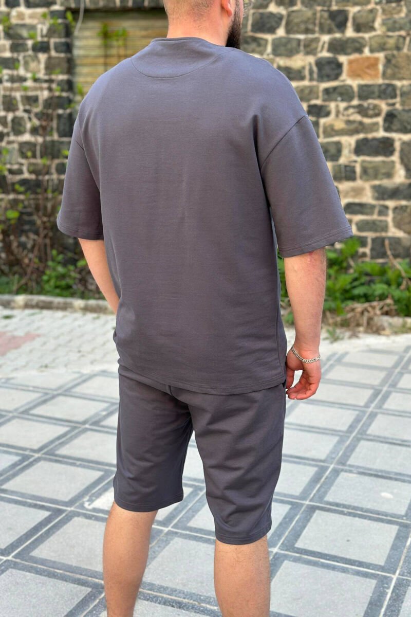 KOSTUM PAMBUKU PËR MESHKUJ NË NGJYRËN GRI TË ERRËT - 2