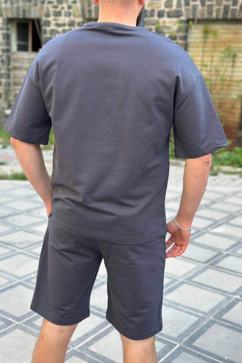 KOSTUM PAMBUKU PËR MESHKUJ NË NGJYRËN GRI TË ERRËT - 5