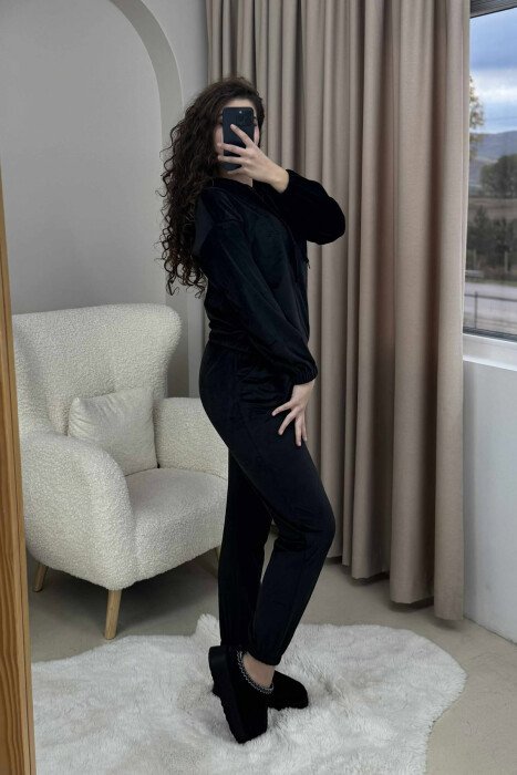 KOSTUM VELVET PËR FEMRA NË NGJYRËN E ZEZË - 2