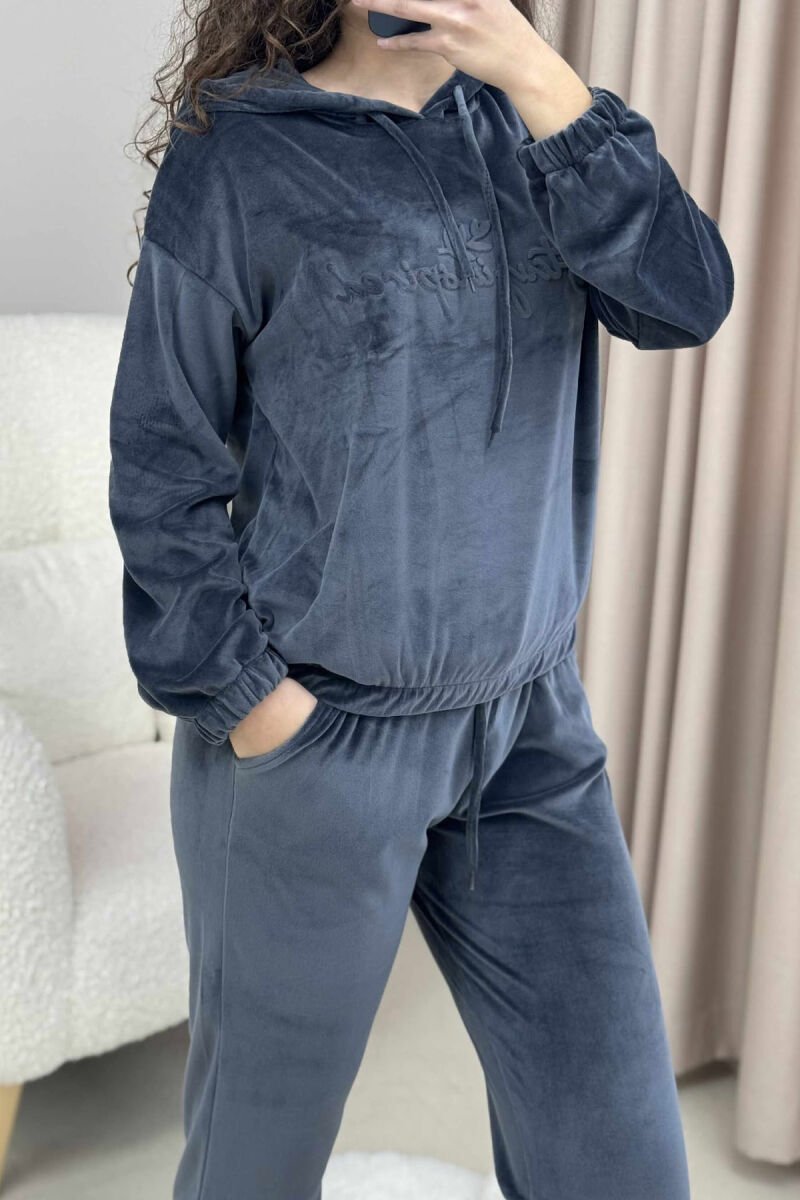 KOSTUM VELVET PËR FEMRA NË NGJYRËN GRI - 3