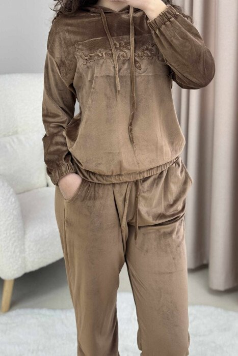 KOSTUM VELVET PËR FEMRA NË NGJYRËN KAFE - 4