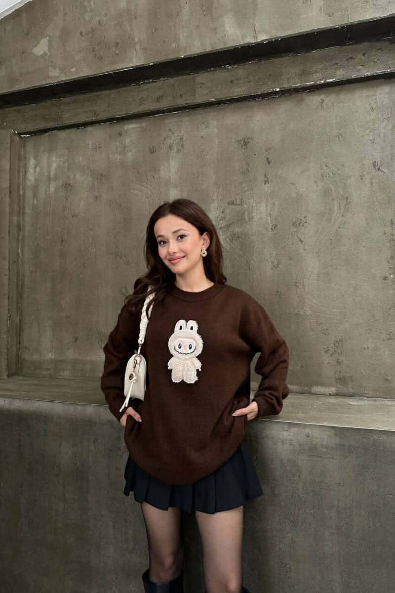 LABUBU FRONT IMAGE WOMEN SWEATER BROWN/KAFE - 1
