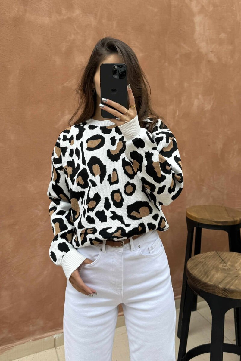 LEO DESIGN ROUND NECK WOMEN SWEATER WHITE-E BARDHE - 2